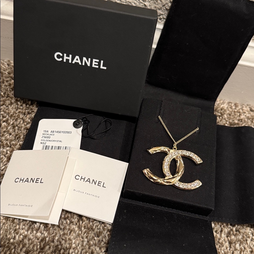 Authentic Chanel Pendant Gold Crystal Statement Necklace